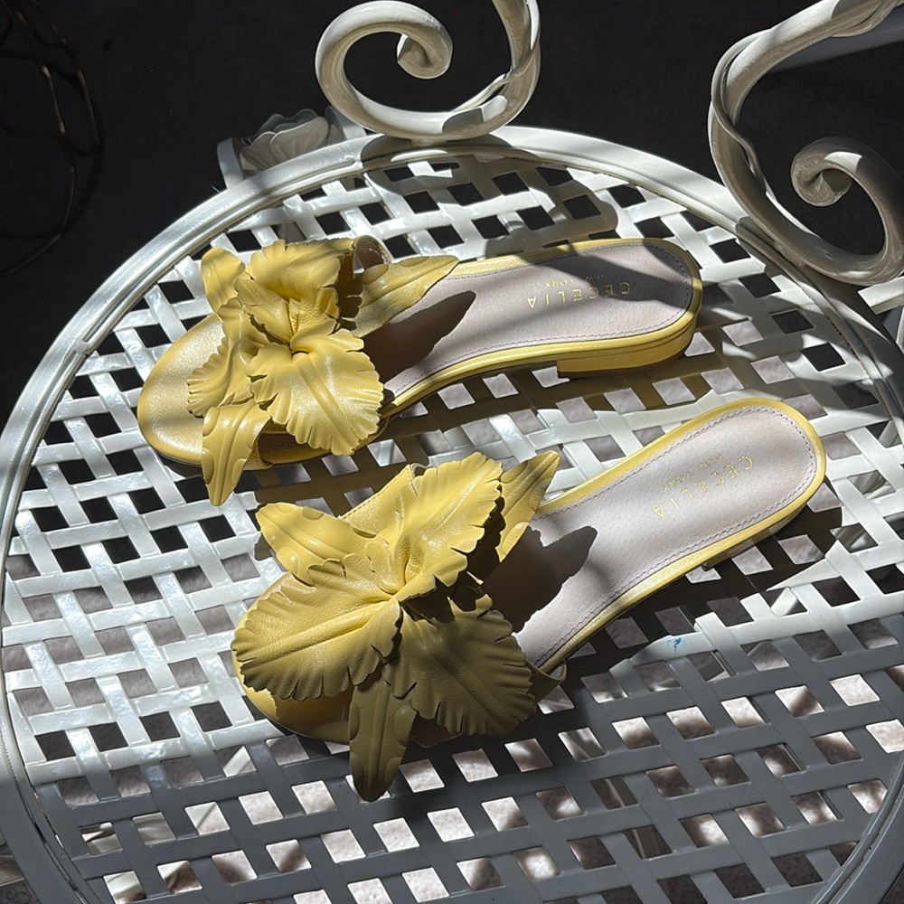 Cecilia New York “Lila” Yellow Flower Slides